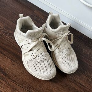 APL Techloom Ascend shoe